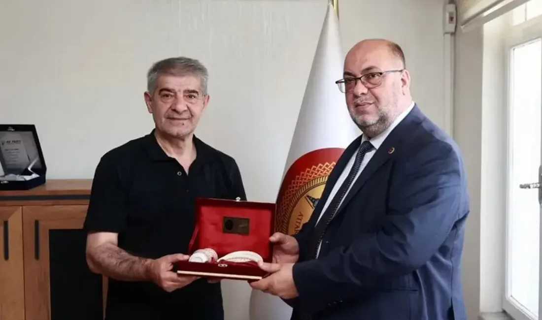 BAŞKAN AKPINAR’DAN ATTARLAR ODASI’NA ZİYARET Ziyarette esnaf ve sanatkârların kent ekonomisine sağladığı katkının önemine dikkat