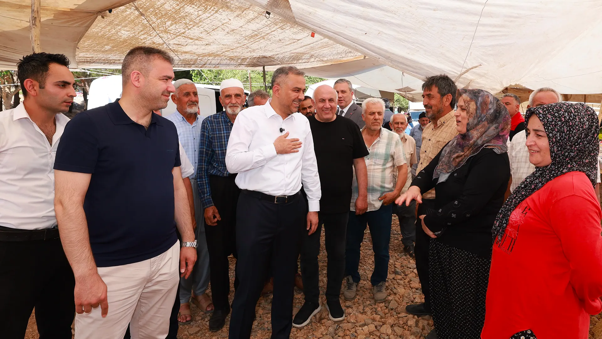 baskan toptas donuklu mahallesi sakinleriyle asure sofrasinda bulustu