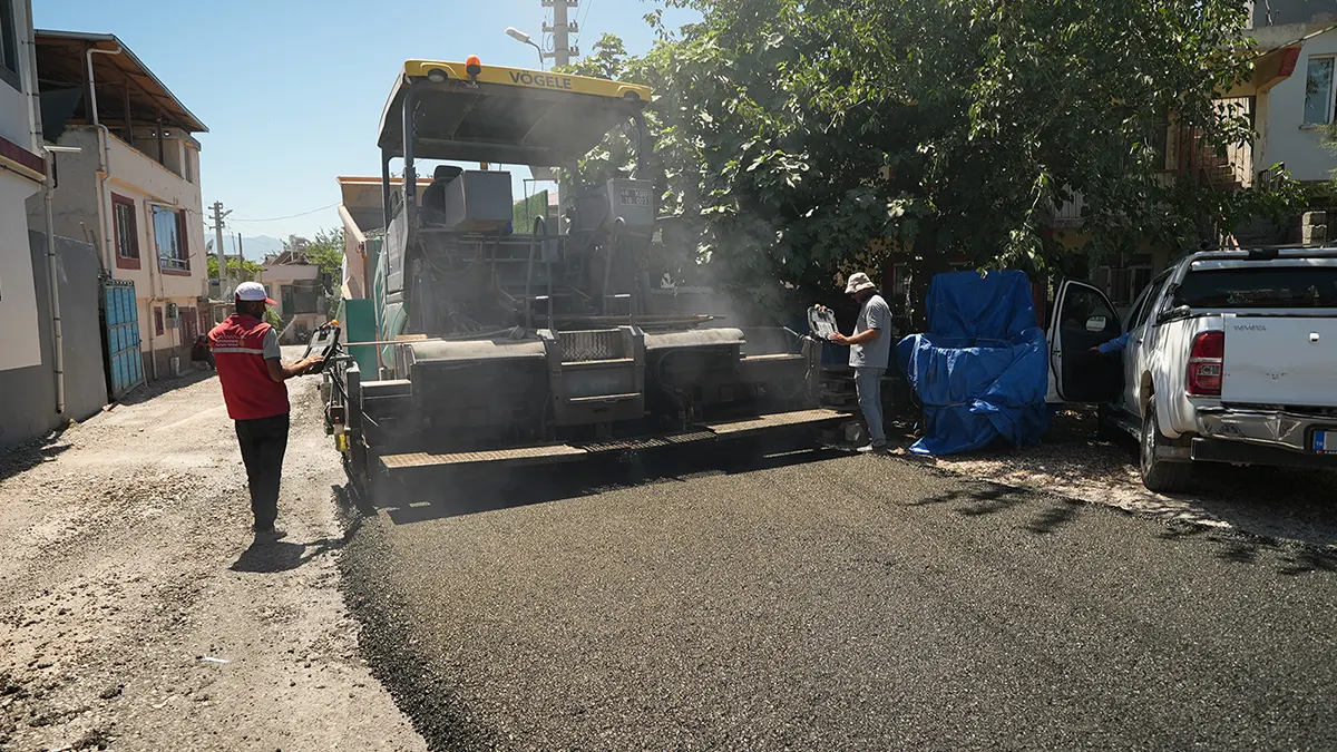 Büyükşehir, Asfalt Mesaisine Durmaksızın Devam Ediyor 1 buyuksehir asfalt mesaisine durmaksizin devam ediyor
