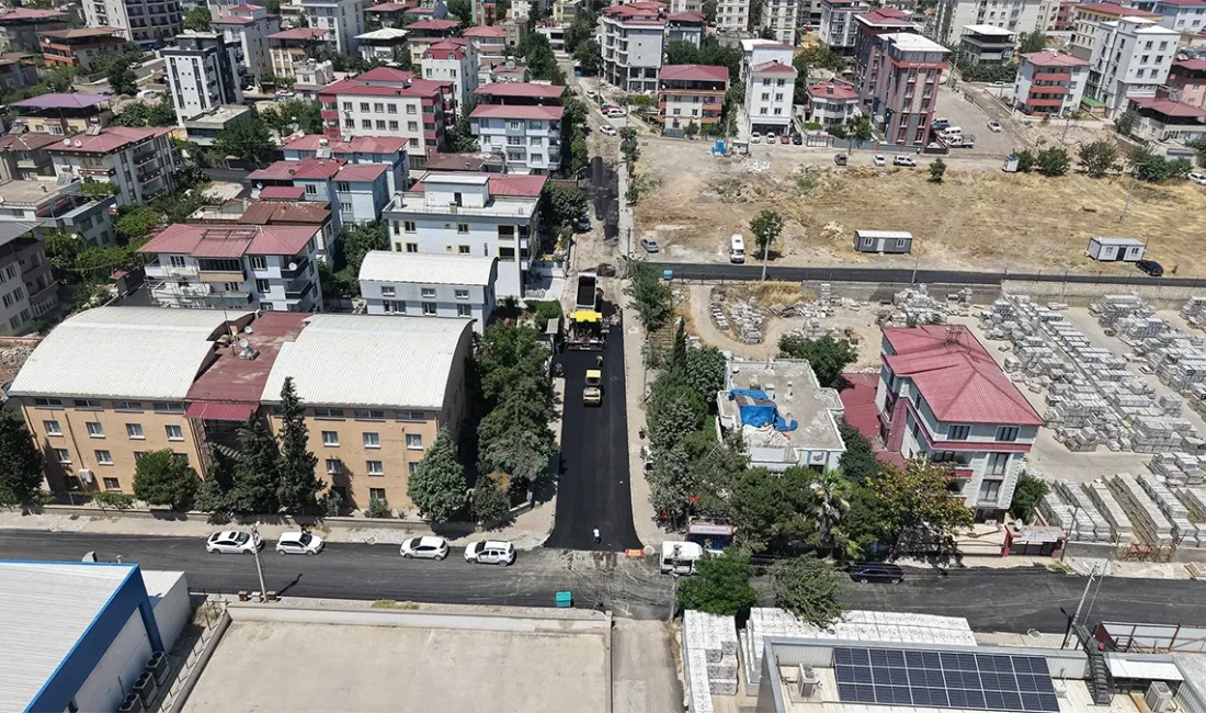 Büyükşehir, Dulkadiroğlu’nda Sokak Sokak Asfalt Mesaisini Sürdürüyor Çalışmalar kapsamında Egemenlik Mahallesi'nde bulunan 21039. Sokak ile Aslanbey Mahallesi'nde