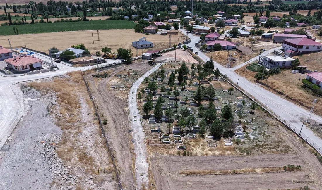 Büyükşehir, Elbistan Gündere Mezarlığı’nın Çehresini Yeniliyor Toplam bin metrekarelik alanda gerçekleştirilen kilit parke uygulamasıyla mezarlık içerisindeki