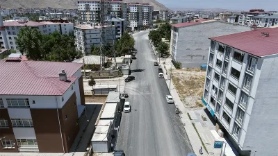 Büyükşehir Belediyesinin Hacı Esat Efendi Caddesi’nde gerçekleştirdiği çalışmalar yalnızca asfalt