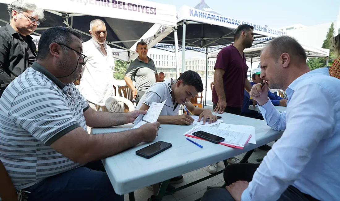 Etkinlik sayesinde vatandaşlar firmalarla doğrudan görüşme gerçekleştirerek iş başvurularını yapma