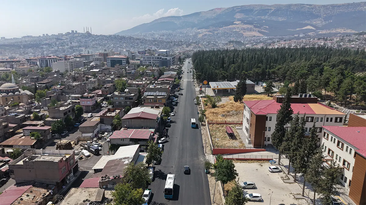 buyuksehir seyh adil ve girne caddelerini sicak asfaltla yeniledi