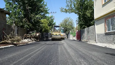 Ekipler, 30008 ve 30005’inci sokakta yürüttüğü çalışmalarla mevcut yol zeminlerini