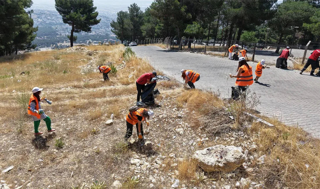 Büyükşehir’den “Şehrimi Seviyorum, Doğayı Koruyorum” Etkinliğiyle Güçlü Mesaj Şairler Tepesi mevkiinde gerçekleştirilen etkinlikte, Büyükşehir Belediyesi Çevre Koruma ve