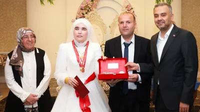 Çiftin nikâhını Onikişubat Belediye Başkanı Hanifi Toptaş kıydı. Aileleri, yakınları