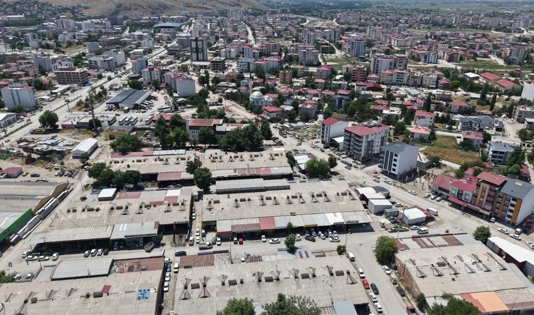 Elbistan Küçük Sanayi Sitesi’nde Altyapı Güçleniyor Sahada etap etap ilerleyen bu çalışmalarla, Elbistan’ın sanayi ve ticaret