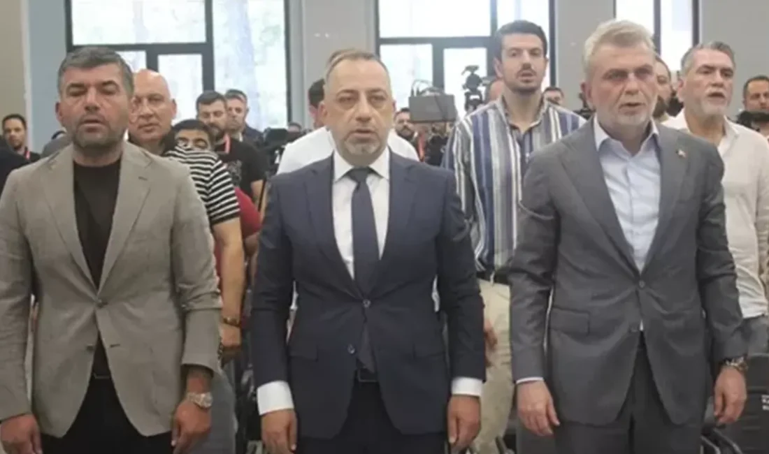 İstiklalspor’da Yeni Yönetimden İlk Hamle! Sportif Direktörler Belli Oldu Kahramanmaraş İstiklalspor'da başkanlık görevine seçilen Ahmet Gülpak, kongrenin hemen ardından