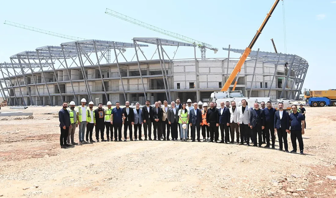Kahramanmaraş Stadyumu Yükseliyor Dulkadiroğlu İstasyon Mahallesi’nde inşa edilen ve 17 bin 500 seyirci