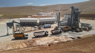 Son teknoloji üretim sistemleriyle donatılan tesis, sıcak asfalt üretiminin yanı