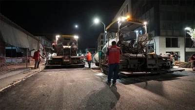 Ekipler, Şeyh Adil Caddesi’nde yürütülen asfalt yenileme çalışmalarını gece saatlerinde
