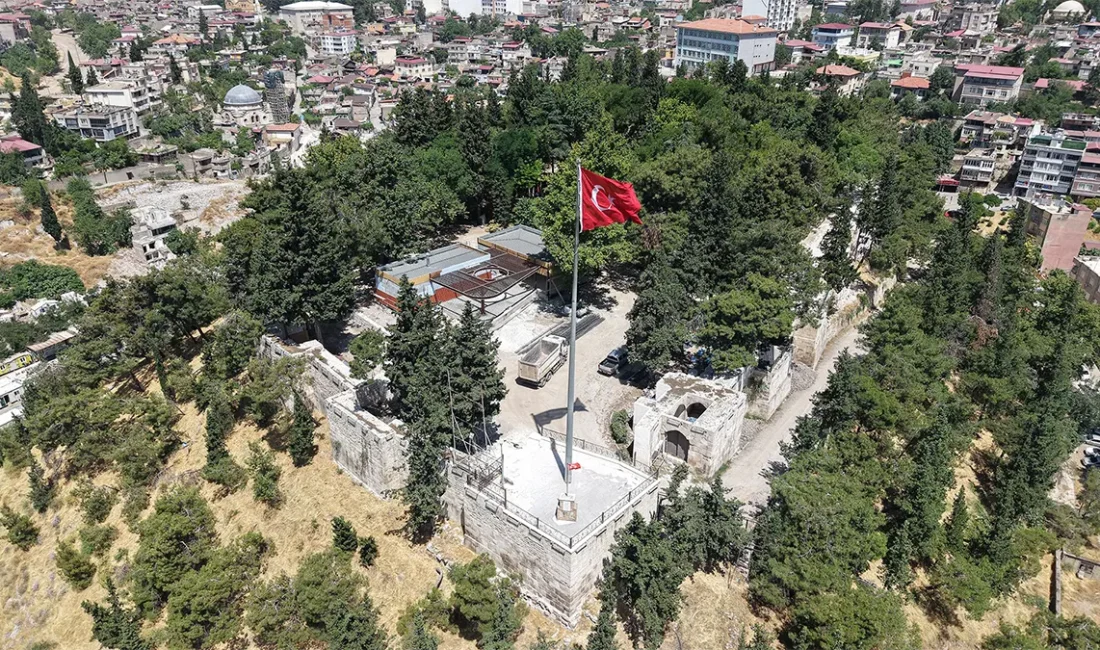 Tarihi Kahramanmaraş Kalesi Eski İhtişamına Kavuşuyor Restorasyonun en önemli aşamalarından birini, 6 Şubat’ta yaşanan depremler nedeniyle