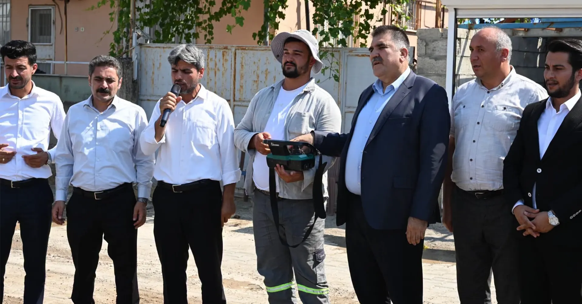 turkoglu belediyesinden yeni sosyal yatirim istasyon mahallesi taziye evi yukseliyor