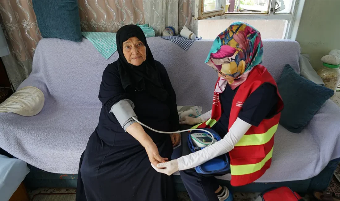 Yalnız Yaşayan Yaşlıların Yanında Büyükşehir Var Büyükşehir Belediyesi ekipleri, yaşlı vatandaşların günlük yaşamlarını daha sağlıklı, güvenli