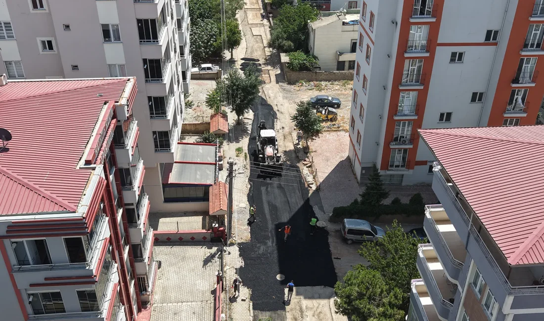 Yunus Emre Mahallesi’nde Altyapı Yatırımları Üstyapıyla Tamamlanıyor Tamamlanan altyapı imalatlarının ardından başlattığımız asfalt serim çalışmalarıyla, çalışma sürecinden
