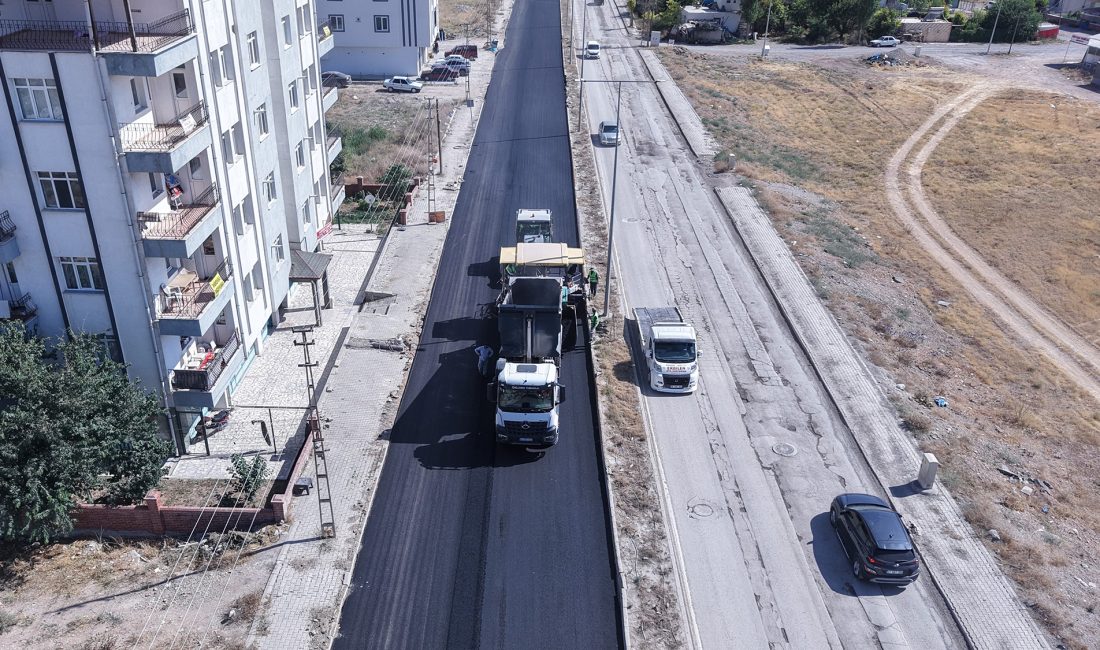 Büyükşehir’in Asfalt Mesaisi Yeni Haftada 17 Noktada Sürecek Kahramanmaraş Büyükşehir Belediyesi, şehir genelinde ulaşım altyapısını daha güvenli, konforlu