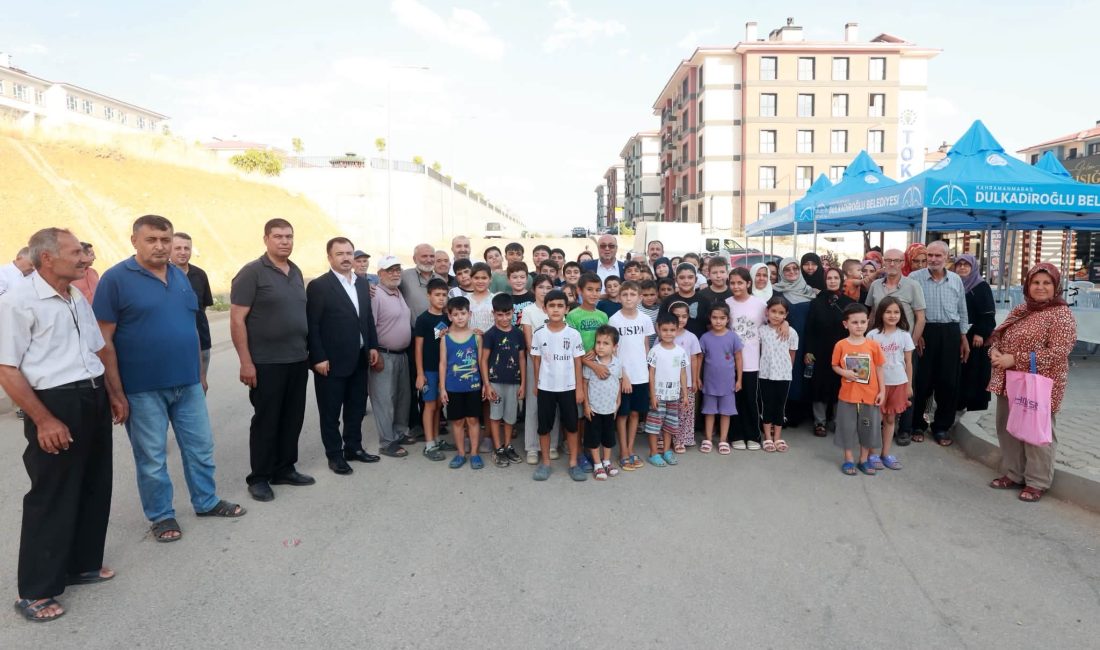 Akyar TOKİ’de Mahalle Buluşması: Vatandaşların Talepleri Masaya Yatırıldı Toplantıya Belediye Başkanı Mehmet Akpınar’ın yanı sıra eşi Fatma Akpınar,