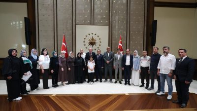 Kamuoyu açıklamasında, Cumhurbaşkanı Erdoğan'ın aileleri tek tek dinlediği ve dile