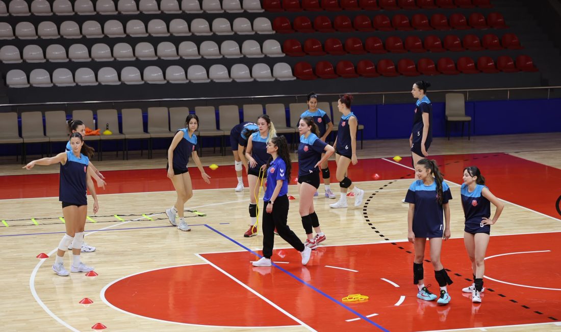 Kahramanmaraş Büyükşehir Belediyespor’da 5 Genç Sultan A Takımda Kahramanmaraş Büyükşehir Belediyespor’un kadın voleybol altyapısında yetişen Zeynep Su Demir,