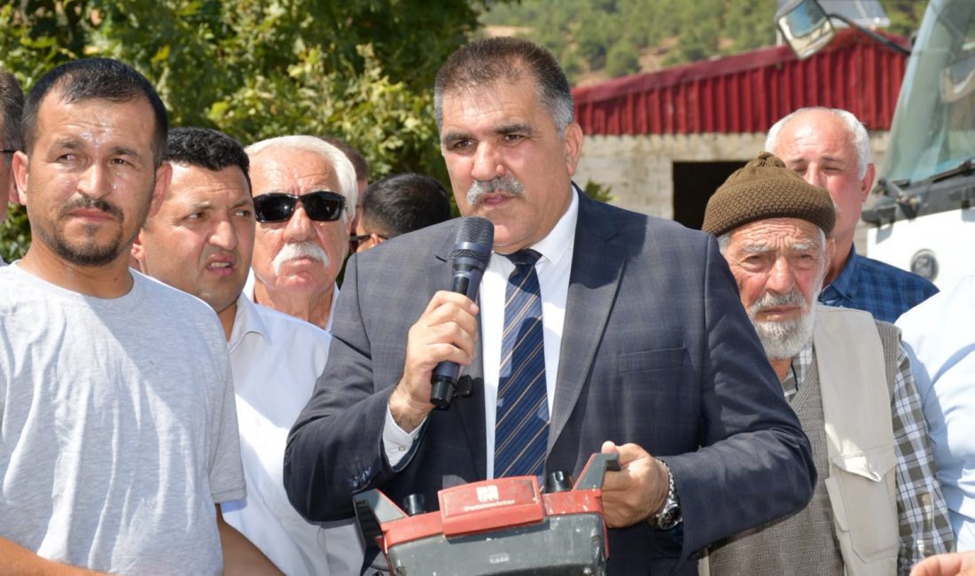 Türkoğlu’nda “Sevdamız Türkoğlu” Dedirten Yatırım: Yeşilyöre İş Merkezi’nin Temeli Atıldı Törene Türkoğlu Belediyesi Başkanı Mehmet Karaca, belediye yöneticileri, ilçede görev