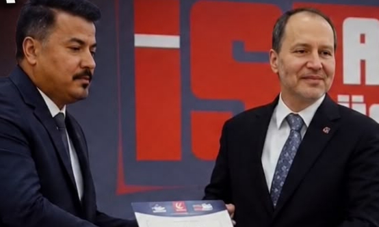 Sarı, yaptığı açıklamada istifasının parti üyeliğinden değil, ilçe teşkilatındaki görevlerinden