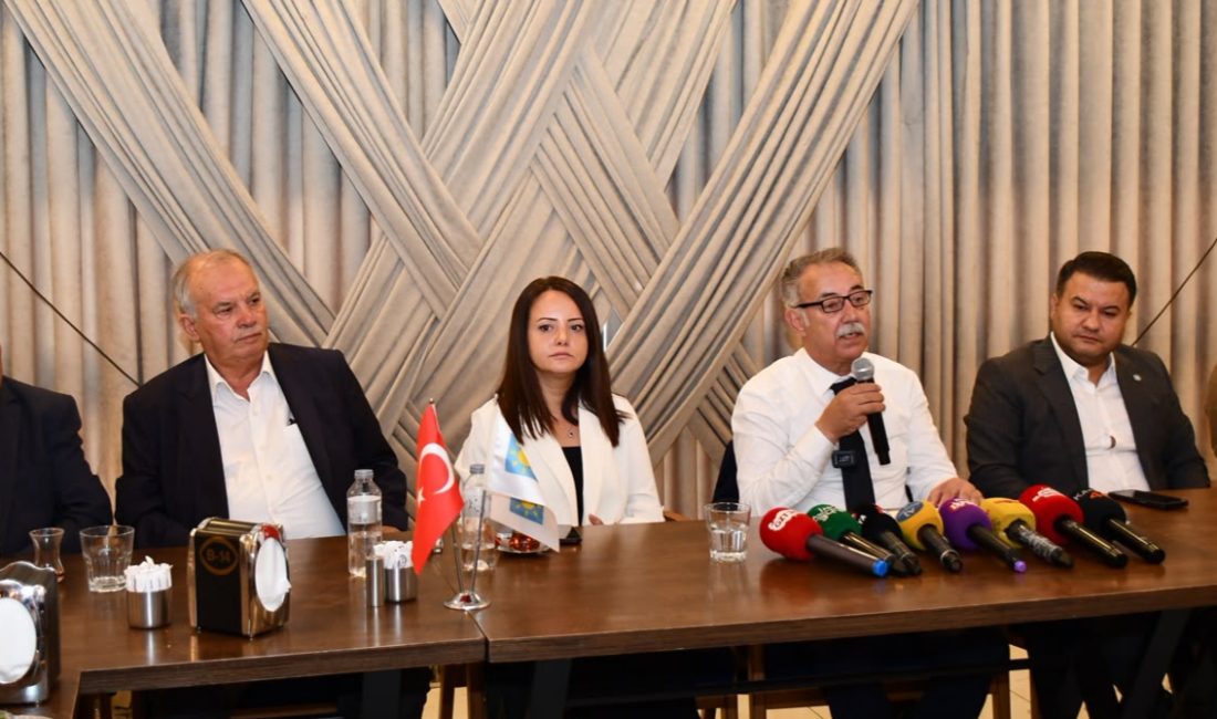 İYİ Parti Kahramanmaraş İl Başkanı Mustafa Bastırmacı’dan Çerçeve Yasa Tepkisi Basın mensuplarına katılımları nedeniyle teşekkür eden Bastırmacı, İYİ Parti Kahramanmaraş