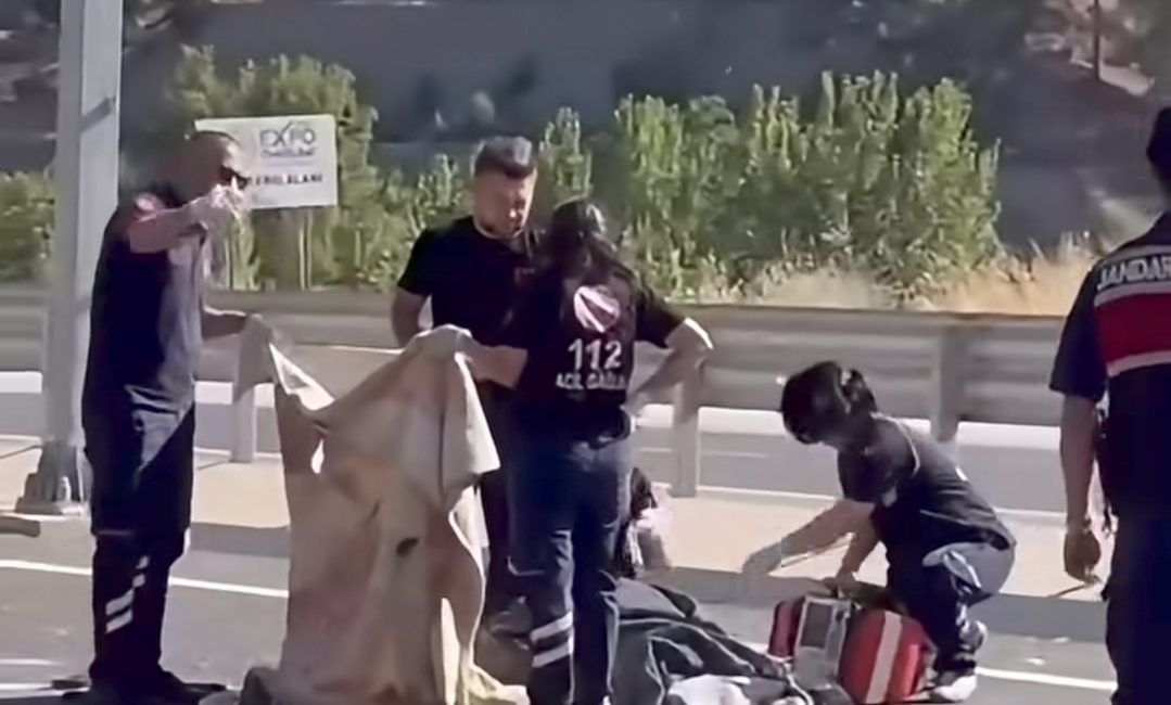 Edinilen bilgilere göre, içerisinde aynı aileden 5 kişinin bulunduğu otomobil,
