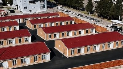 Kahramanmaraş’ın Dulkadiroğlu ilçesi Egemenlik Mahallesi’nde, Kocaeli Valiliği tarafından deprem sonrasında