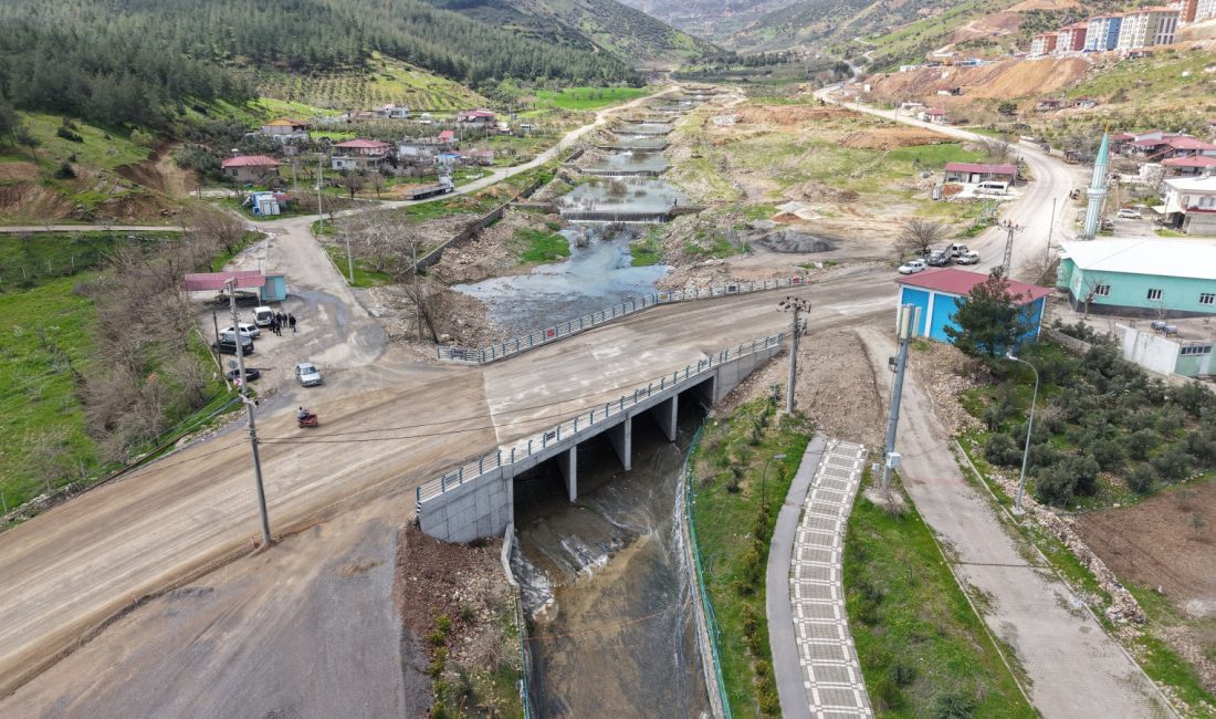 Büyükşehir’den Ulaşıma 225 Milyon TL’lik Güç; 2 Yılda 31 Köprü ve Menfez Kahramanmaraş Büyükşehir Belediyesi, şehrin ulaşım ağını güçlendirmek, güvenlik ve konforu