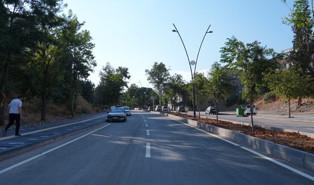 Kahramanmaraş Büyükşehir Belediyesi, şehir genelinde ulaşım altyapısını güçlendirmek ve vatandaşlara