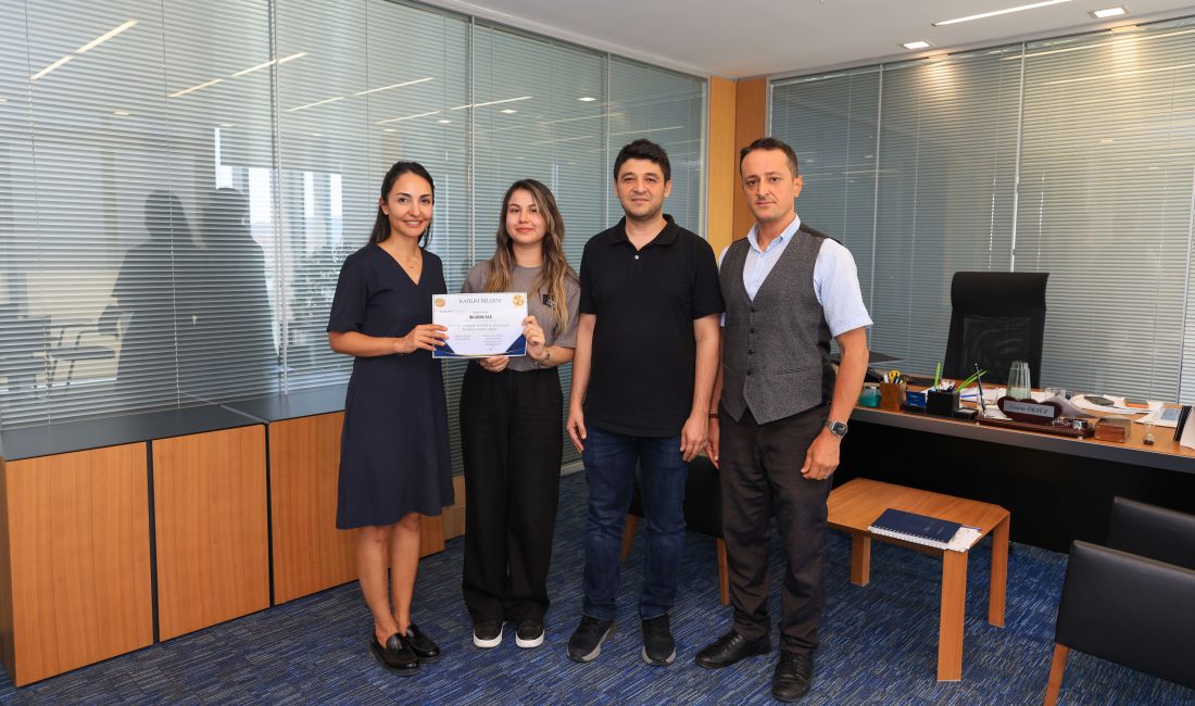 Yıldız Teknik Üniversitesi İşletme (İngilizce) Bölümü 3. sınıf öğrencisi Sude