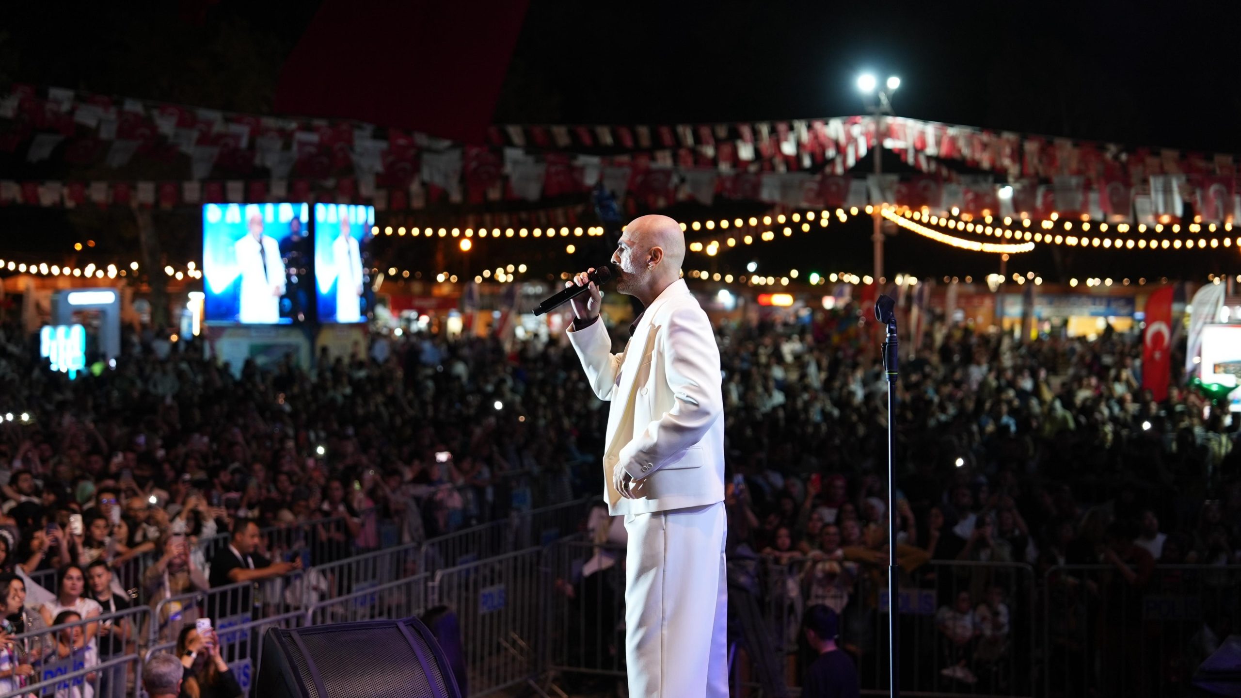 Soner Sarikabadayi Konseri