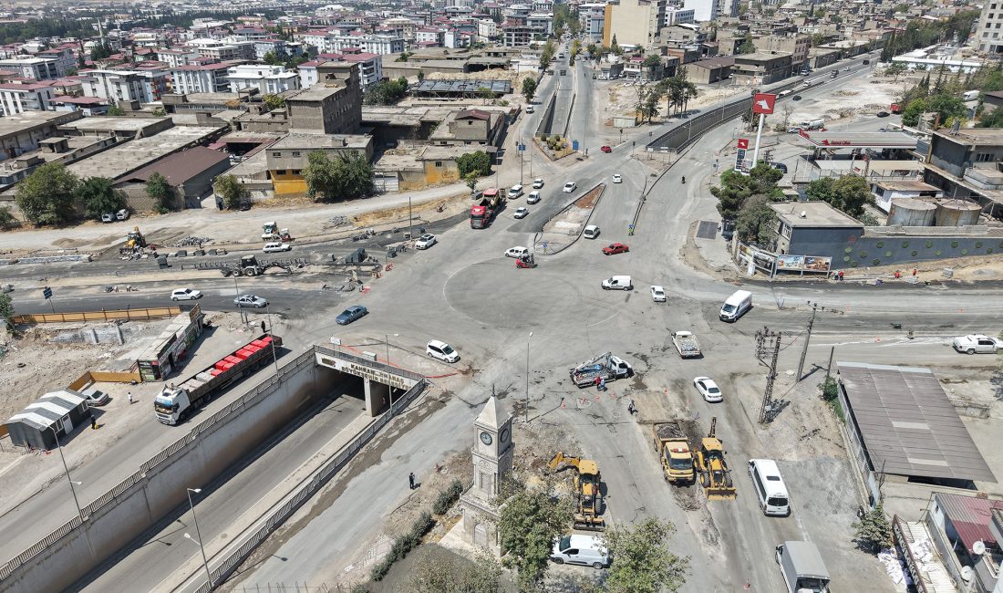 Tevfik Kadıoğlu Kavşağında Ulaşımı Rahatlatacak Düzenleme Kahramanmaraş Büyükşehir Belediyesi, şehir genelinde ulaşım yatırımlarını sürdürüyor. Yol ve