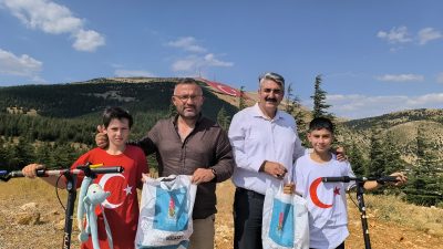Nuri Pakdil Ortaokulu öğrencisi Berslan Canpolat ile Binevler Ortaokulu öğrencisi