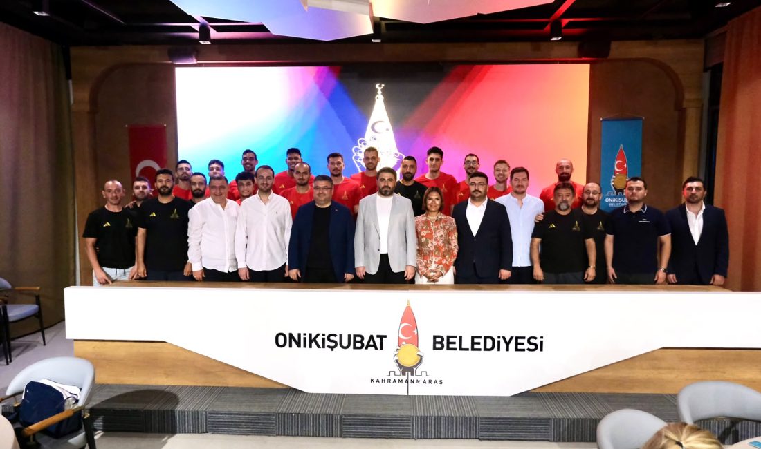 Efeler Ligi’nde boy gösterecek AKEDAŞ Onikişubat Belediyespor’da yeni sezon heyecanı Yeni sezon hedeflerinin ve şampiyonluk sonrası Efeler Ligi heyecanının paylaşıldığı
