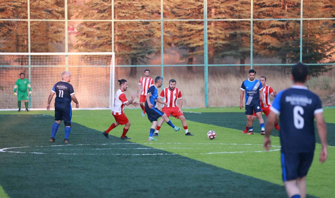 KAHRAMANMARAŞ’TA KURUMLAR ARASI FUTBOL TURNUVASI HEYECANI SÜRÜYOR Kamu kurumları arasında iletişim, dayanışma ve kaynaşmayı güçlendirmeyi amaçlayan turnuva,