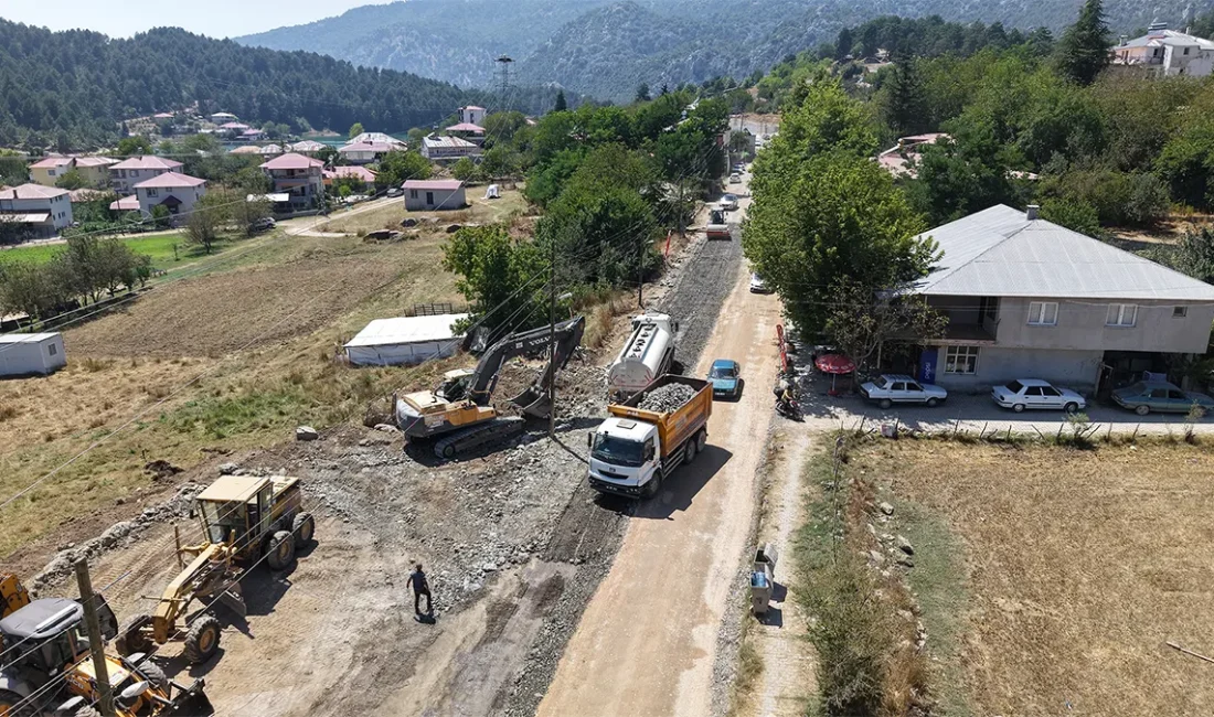 Büyükşehir, Andırın’da Bir Grup Yolunun Daha Konforunu Artırıyor Yol Yapım, Bakım ve Onarım Dairesi Başkanlığı koordinesinde yürütülen çalışmalar