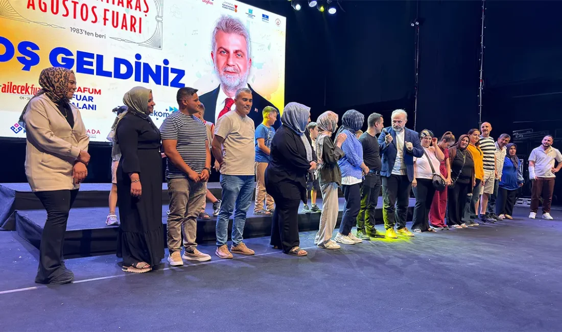 Renkli görüntülere sahne olan yarışmada zaman zaman kahkahalar yükselirken, izleyiciler