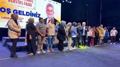 Renkli görüntülere sahne olan yarışmada zaman zaman kahkahalar yükselirken, izleyiciler