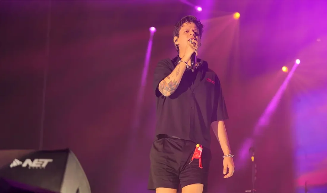 Sahne performansı ve dinamik enerjisiyle büyük beğeni toplayan Madrigal, repertuvarında