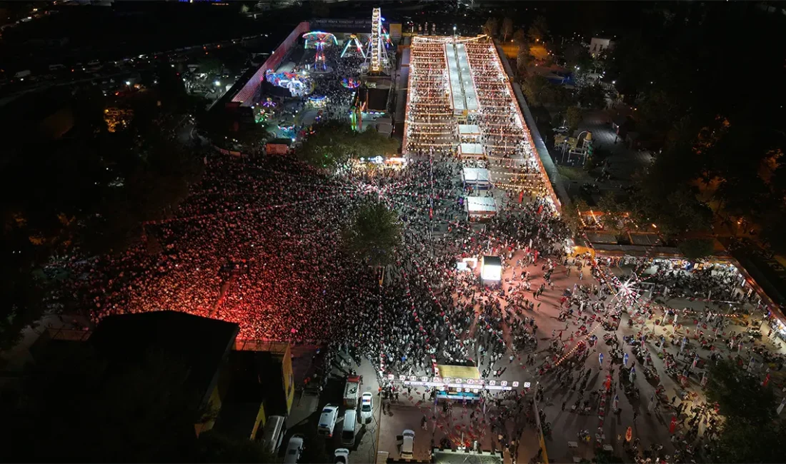 KAFUM’da Fuar Heyecanı İlk Günden Zirve Yaptı Fuarın ilk gününde özellikle gençlerin ve çocukların yoğun ilgisi dikkat