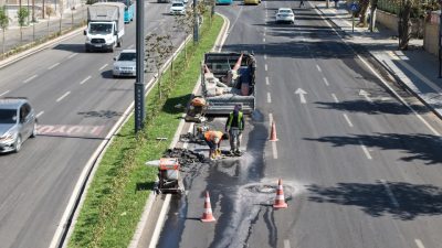 Kahramanmaraş Büyükşehir Belediyesi, şehir genelinde sürdürdüğü ulaşım yatırımlarıyla yolları daha