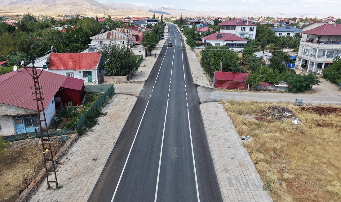 Büyükşehir, Afşin’de 3 Mahallenin Ulaşımını İyileştiren Yol Yatırımını Tamamladı Kahramanmaraş Büyükşehir Belediyesi, Başkan Fırat Görgel öncülüğünde şehir genelinde başlattığı