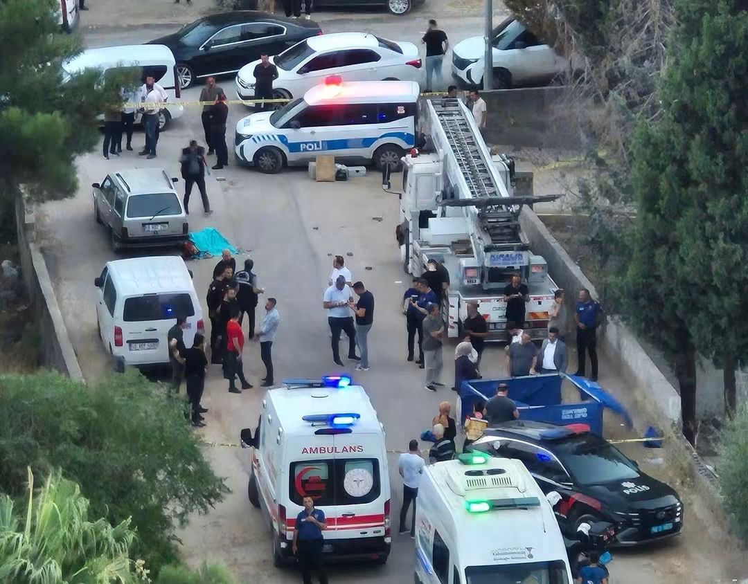 Kahramanmaraş’ta Dehşet: Önce Kadını Vurdu, Ardından Kendi Canına Kıydı Olay, Onikişubat ilçesine bağlı Mercimektepe Mahallesi’nde meydana geldi. Edinilen bilgilere