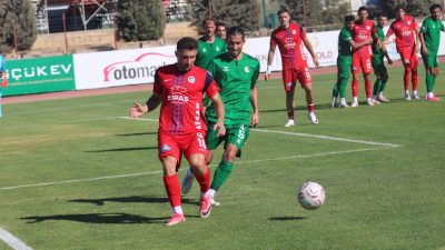 Karşılaşmaya etkili başlayan Kahramanmaraş İstiklalspor, rakip kalede baskı kurdu. Mücadelenin