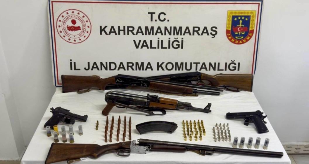 Kahramanmaraş’ta jandarmadan iki ayrı operasyon: 11 tutuklama Kahramanmaraş İl Jandarma Komutanlığı Narkotik Suçlarla Mücadele Şube Müdürlüğü ekiplerince