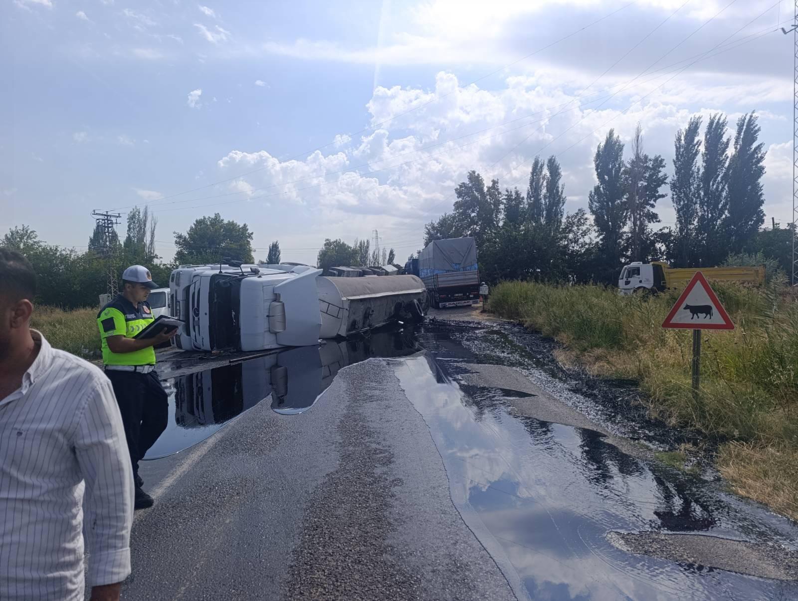 Kahramanmaraş’ta iki tır çarpıştı: 2 yaralı Edinilen bilgilere göre, Ferhat T’ın kullandığı 33 ACG 372 plakalı
