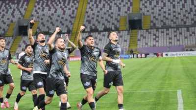 Mücadelenin ikinci yarısına her iki ekip de karşılıklı baskılı ataklarla