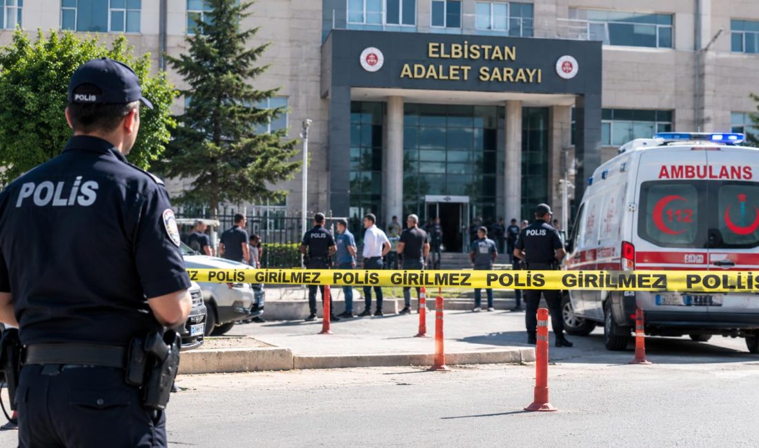 Sağlık ekiplerinin olay yerindeki ilk müdahalesinin ardından yaralılar, ambulanslarla Elbistan
